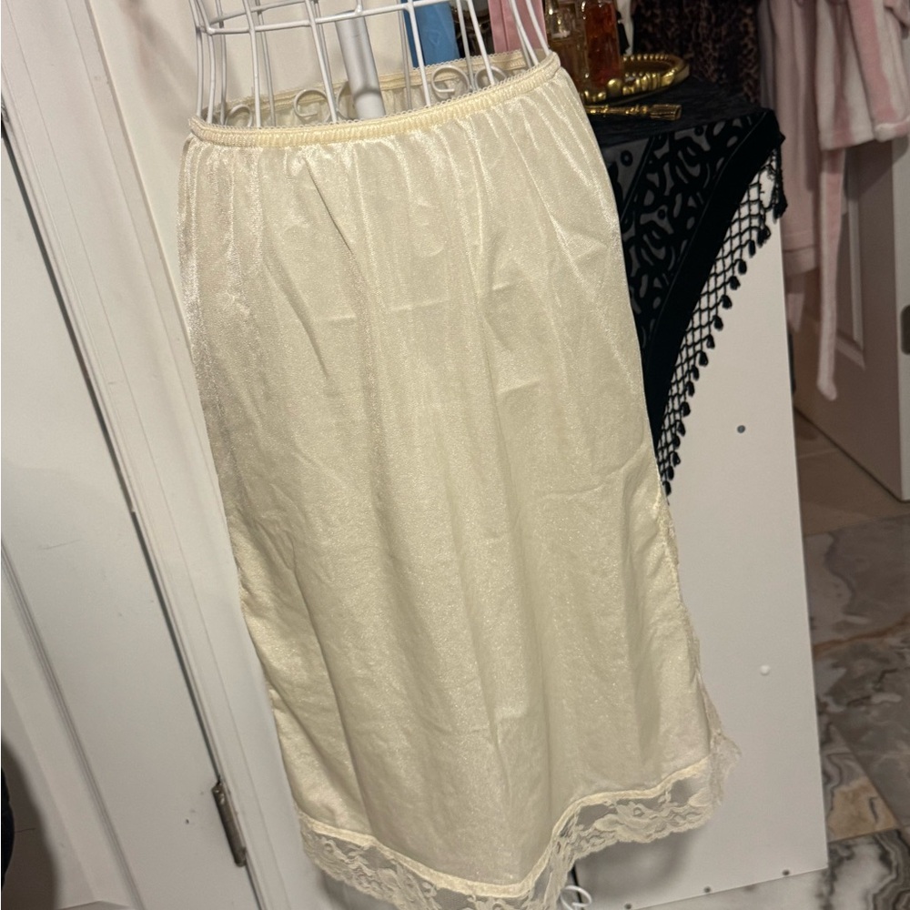 Vintage cream lace skirt